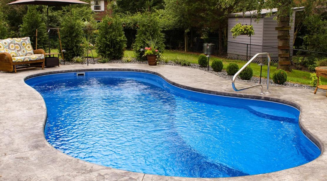 How Fiberglass Pool Manufacturers Ensure Durability